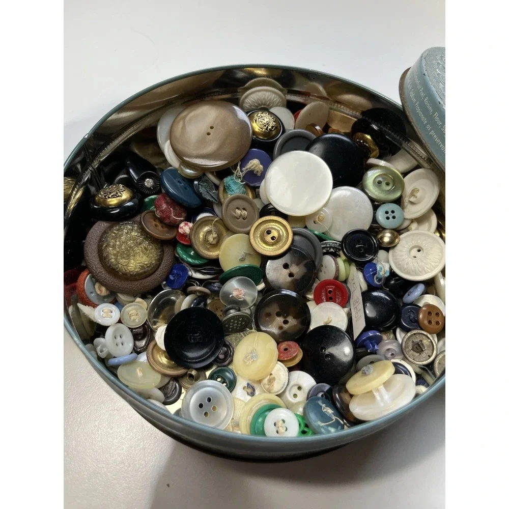 VTG Made In USA Tin Fruit Cake Bakers Of America Chicago IL Full Of VTG Buttons